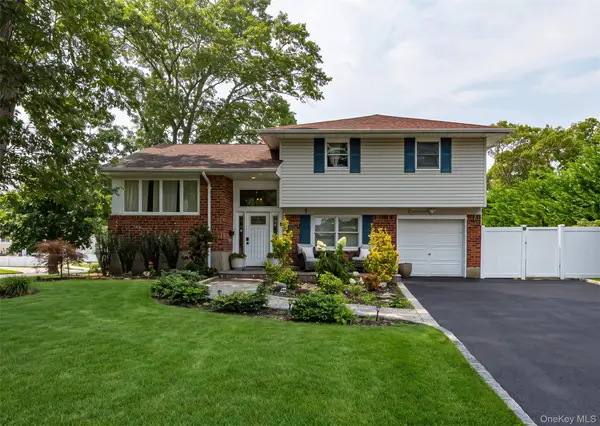 9 Carole Lane, East Islip, NY 11730