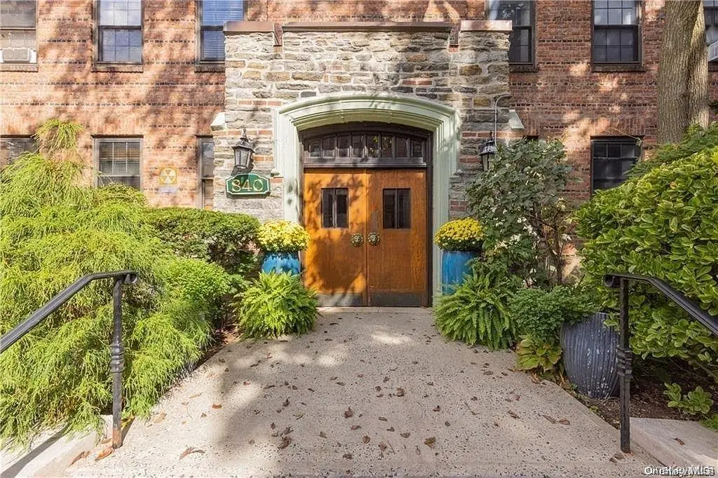840 Bronx River Road #3B, Yonkers, NY 10701 - #1