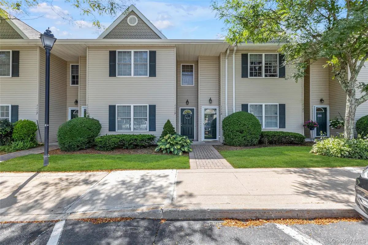 1118 Savoy Drive, Melville, NY 11747 - #1