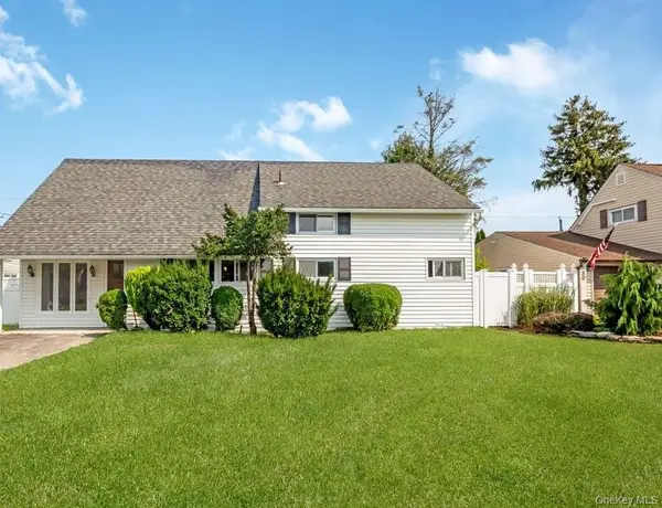 85 Twin Lane N, Wantagh, NY 11793
