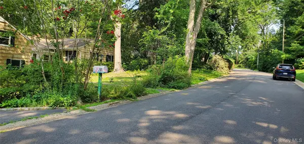 51 The Hemlocks Roslyn Estates, Roslyn, NY 11576