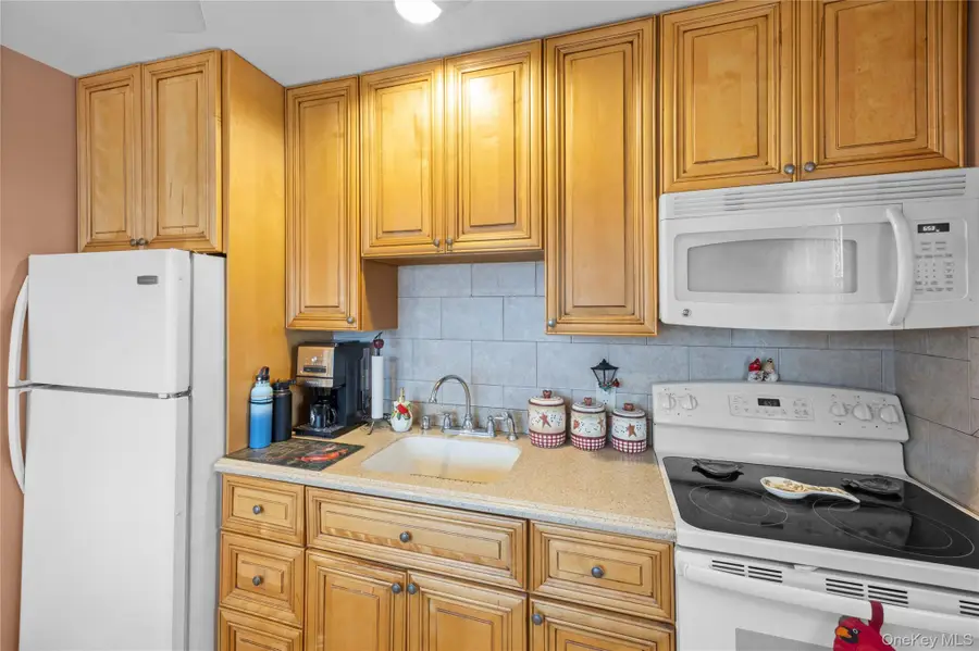 28 Book Lane, Levittown, NY 11756 - #3