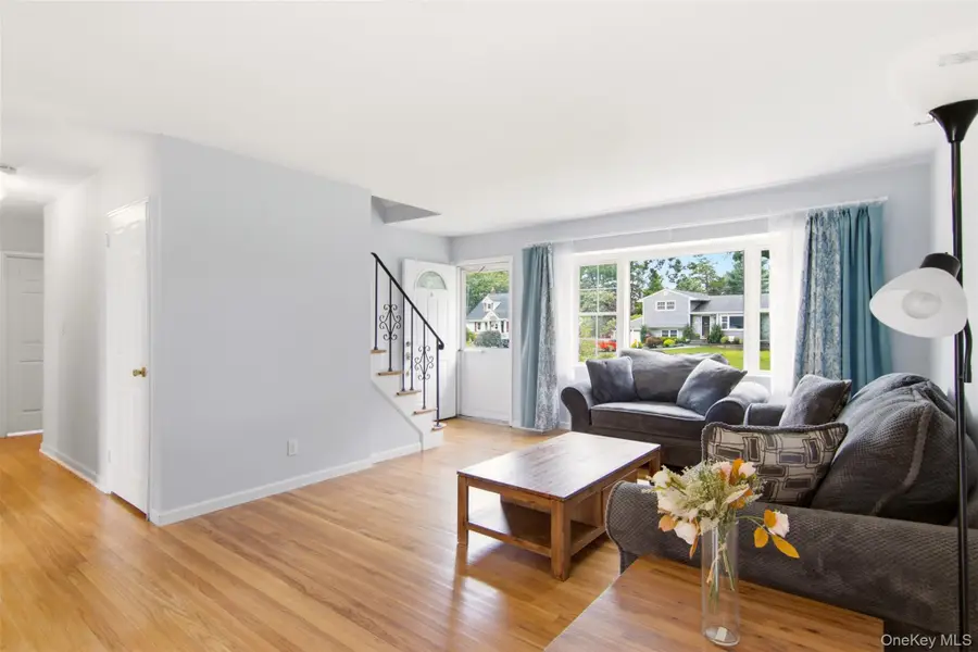 15 Apple Lane, Commack, NY 11725 - #3
