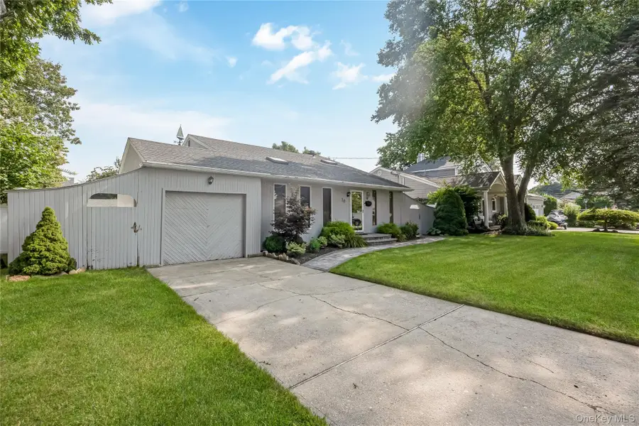 10 Larkin Street, Farmingdale, NY 11735 - #3