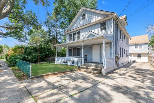 343 Roslyn Avenue, Carle Place, NY 11514