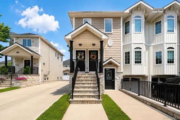 15 Wiltshire Ln, Staten Island, NY 10309
