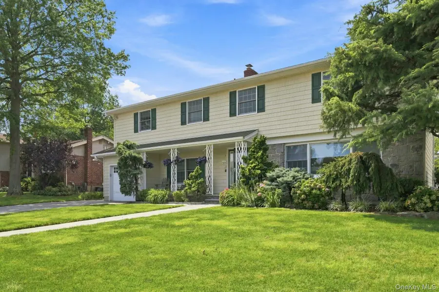 7 Herkimer Avenue, Jericho, NY 11753 - #2