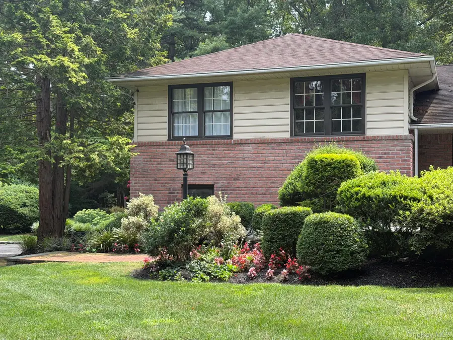12 Robin Lane, Huntington, NY 11743 - #3