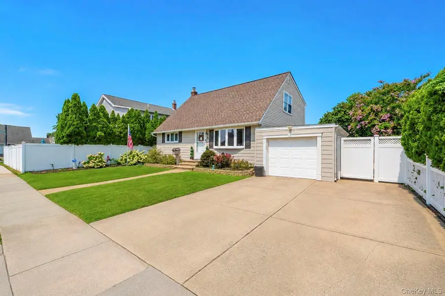 3 Laurie Drive, Farmingdale, NY 11735 - #3