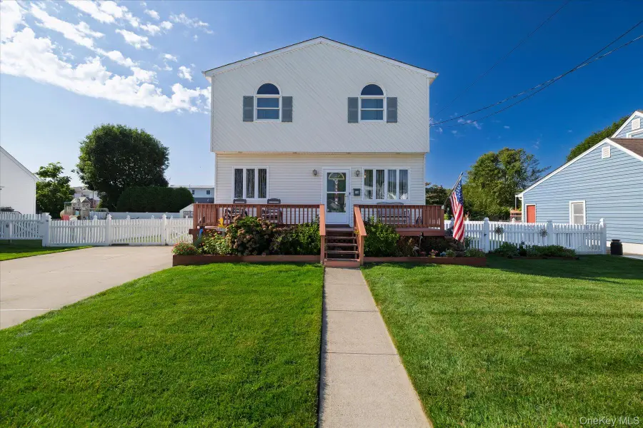18 Dante Place, Amity Harbor, NY 11701 - #2