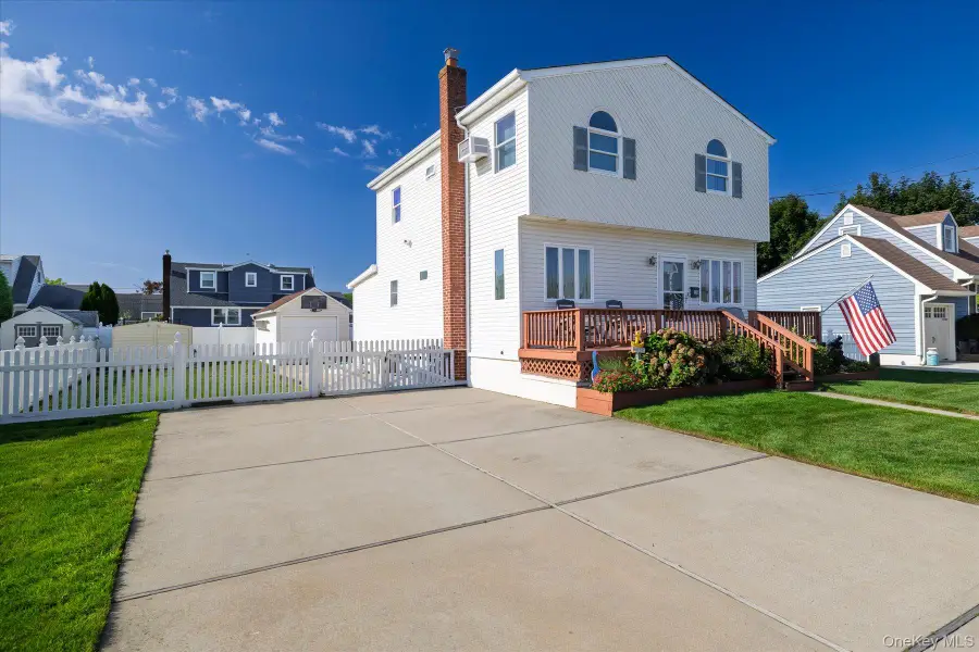 18 Dante Place, Amity Harbor, NY 11701 - #3