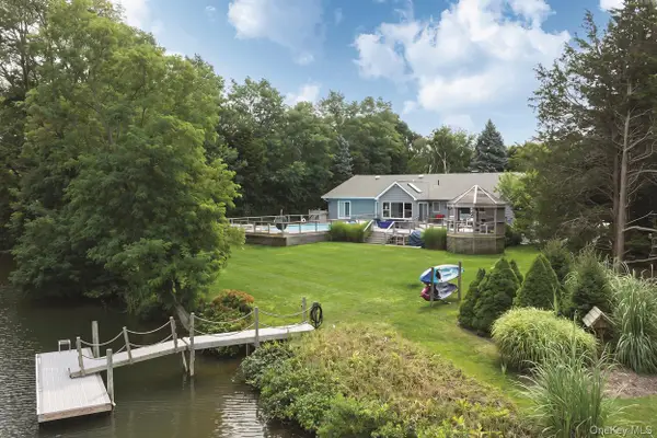 225 Lakeside Drive S, Southold, NY 11971