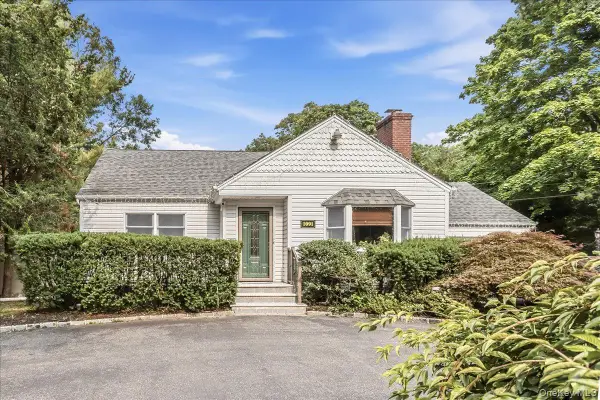 1091 Westminster Avenue, Dix Hills, NY 11746