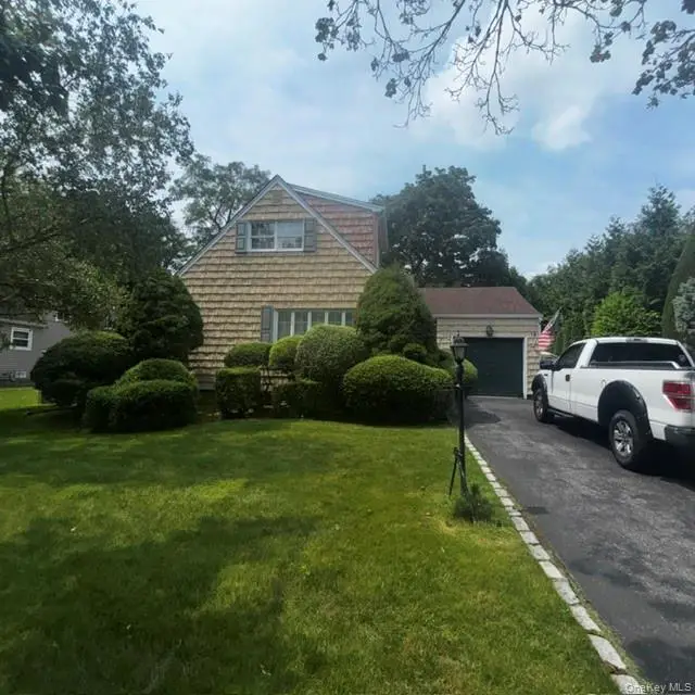 18 W Gaylore Drive, Amityville, NY 11701 - #3