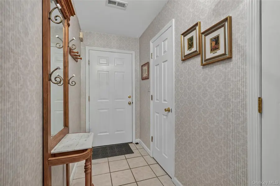 81 Lois Lane, Monroe, NY 10950 - #3