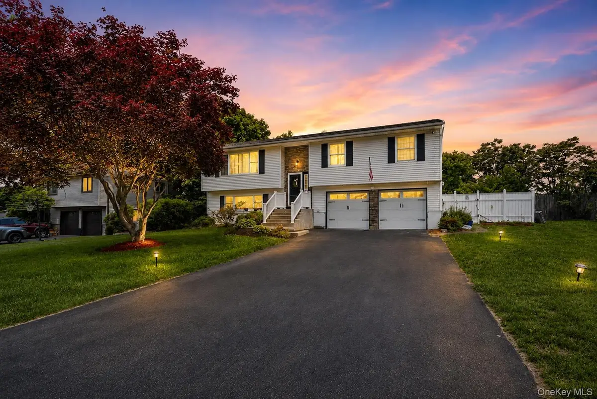 15 Guernsey Drive, New Windsor, NY 12553 - #1