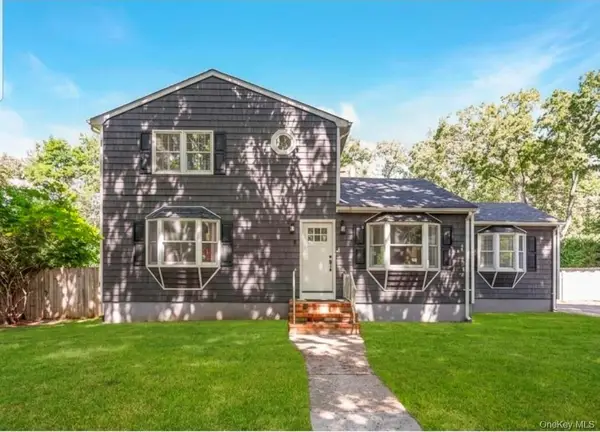 9 Half Moon Pond Road, Ridge, NY 11961
