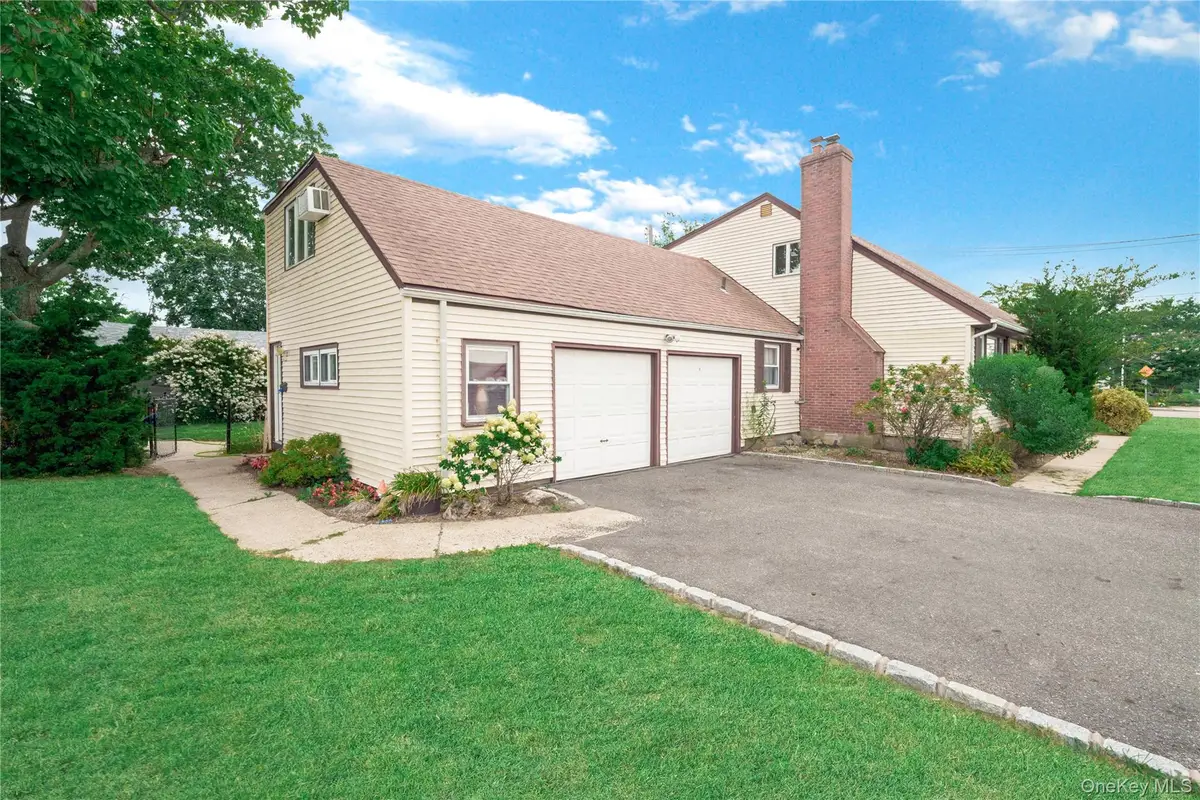 280 S Bayview Avenue, Amityville, NY 11701 - #1