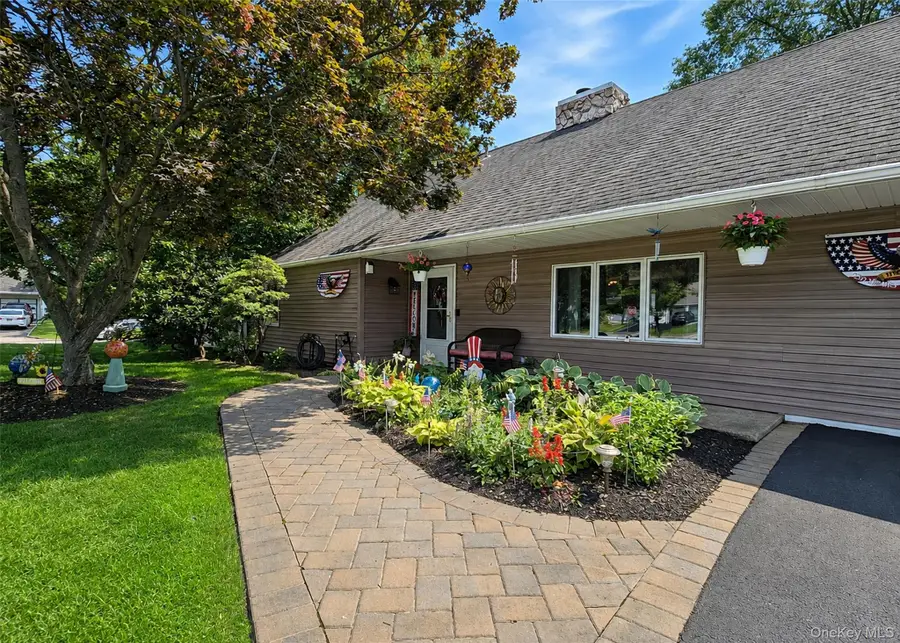 4 Halfcircle Drive, Holbrook, NY 11741 - #3