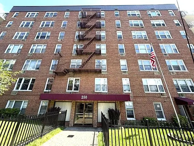 250 N Broadway #PHD, Yonkers, NY 10701 - #2