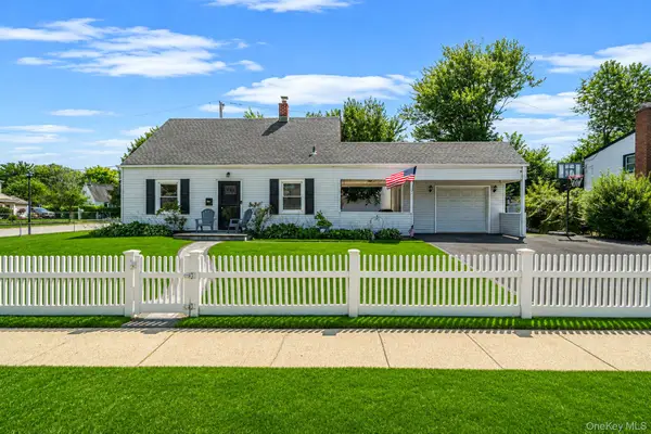 126 Cotton Lane, Levittown, NY 11756