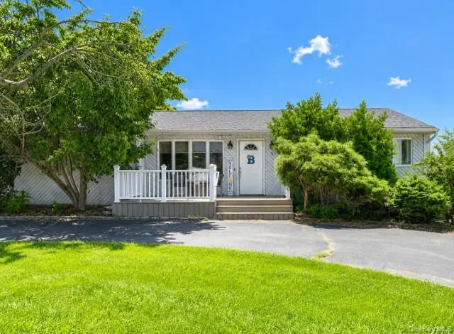 6 Flushing Street, Holtsville, NY 11742 - #1
