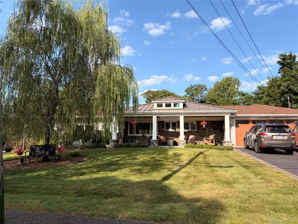 6 N Howells Point Road, Bellport Village, NY 11713