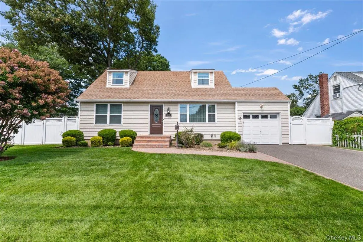 177 N Queens Avenue, Massapequa, NY 11758 - #1