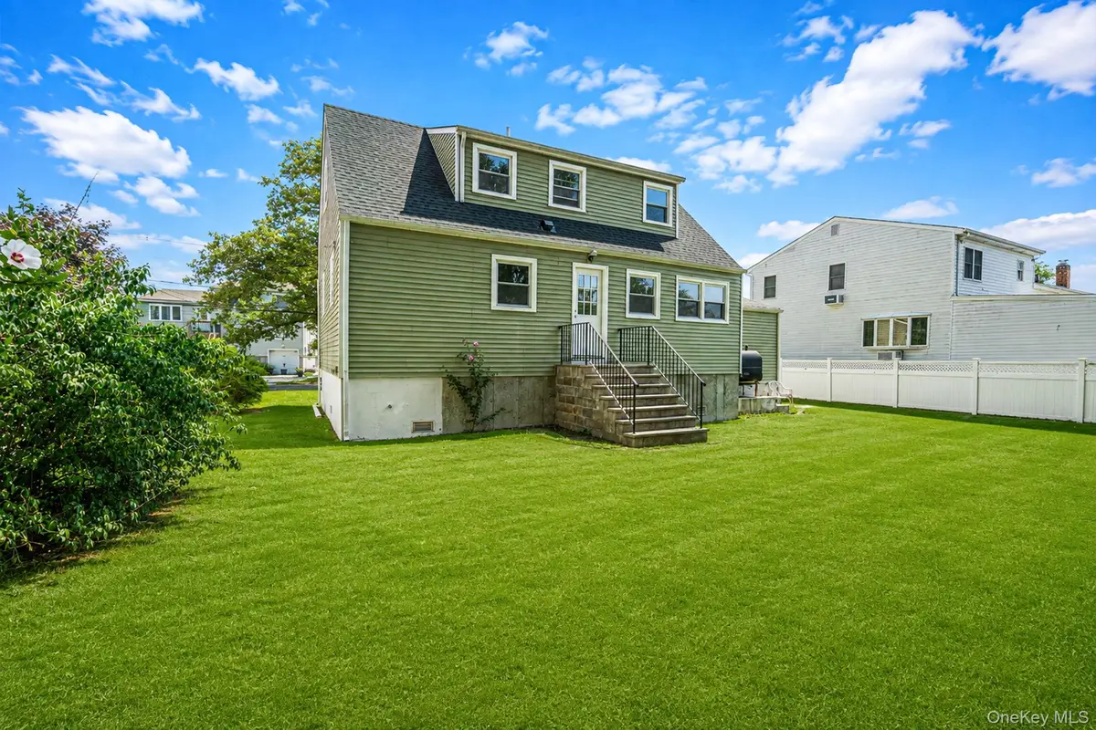 556 S Bayview Avenue, Freeport, NY 11520 - #1