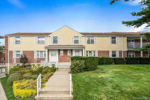 67-71 Cloverdale Lane #148, Oakland Gardens, NY 11364