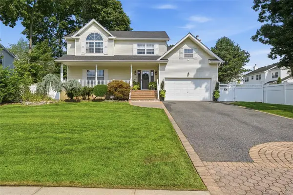1536 Winganhauppauge Road, Islip, NY 11751