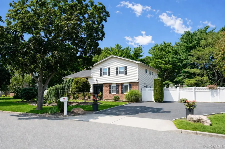 3 Humming Lane, Coram, NY 11727 - #2