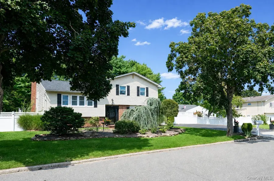 3 Humming Lane, Coram, NY 11727 - #3
