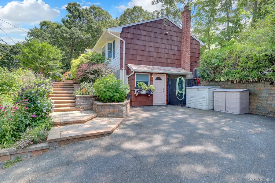 26 Greenlawn Road, Sound Beach, NY 11789 - #3