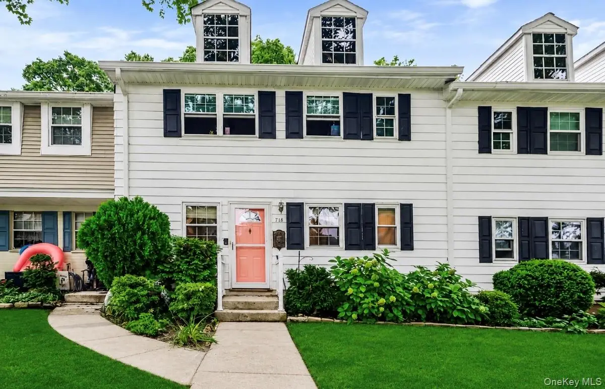 718 Towne House Village, Islandia, NY 11749 - #1