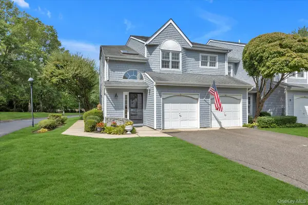 11 Lakebridge Drive S, Kings Park, NY 11754