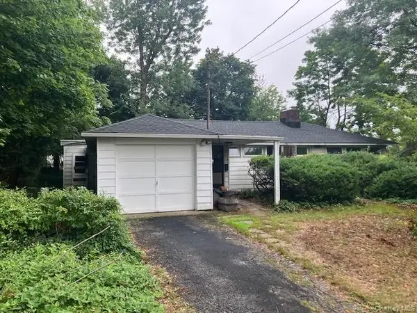 35 Washington Avenue, Glen Head, NY 11545