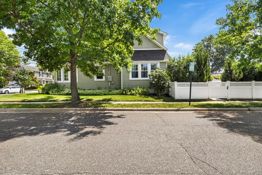 126 Rutland Avenue, Rockville Centre, NY 11570 - #2