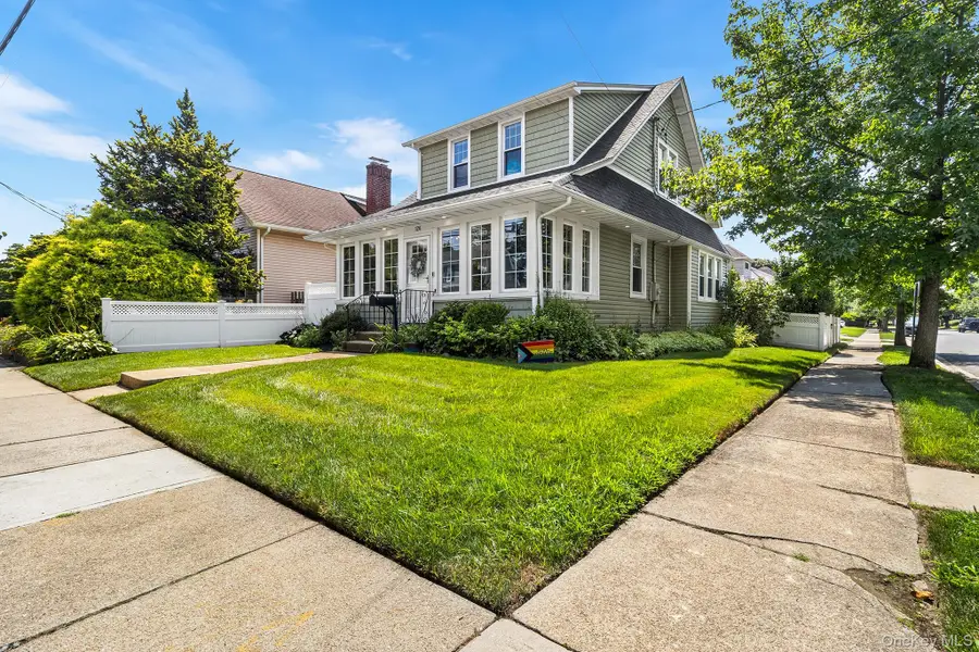 126 Rutland Avenue, Rockville Centre, NY 11570 - #3
