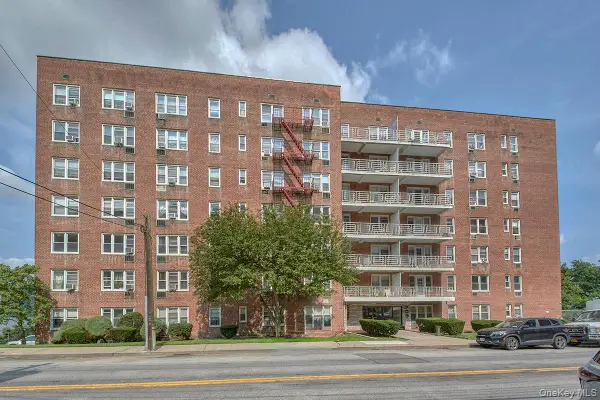 709 Warburton Avenue #2F, Yonkers, NY 10701