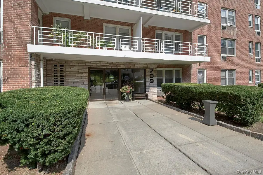 709 Warburton Avenue #2F, Yonkers, NY 10701 - #2