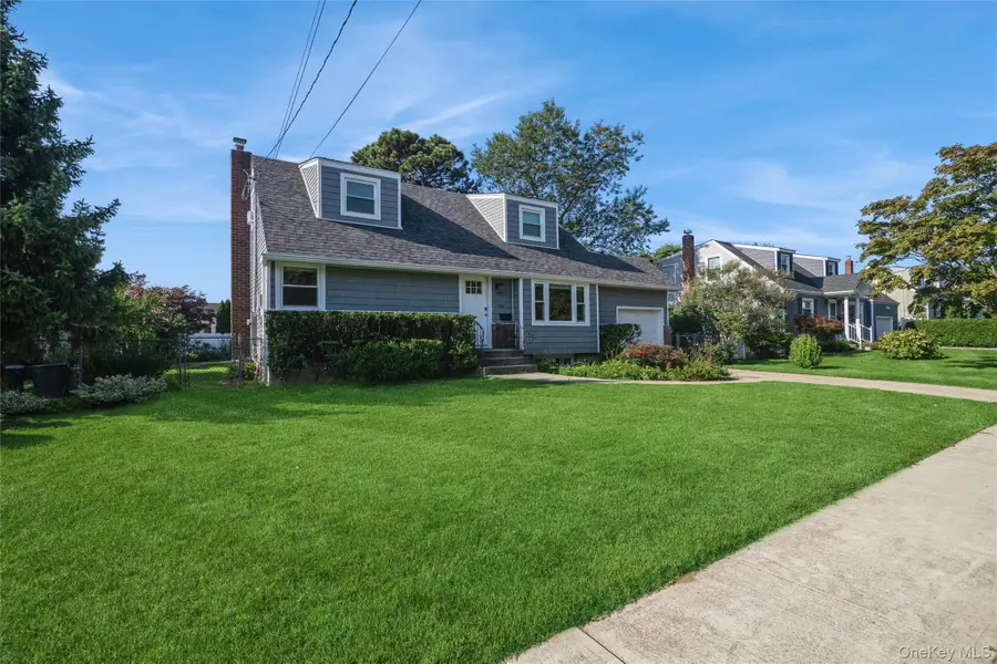 216 N Hawthorne Street, Massapequa, NY 11758 - #2