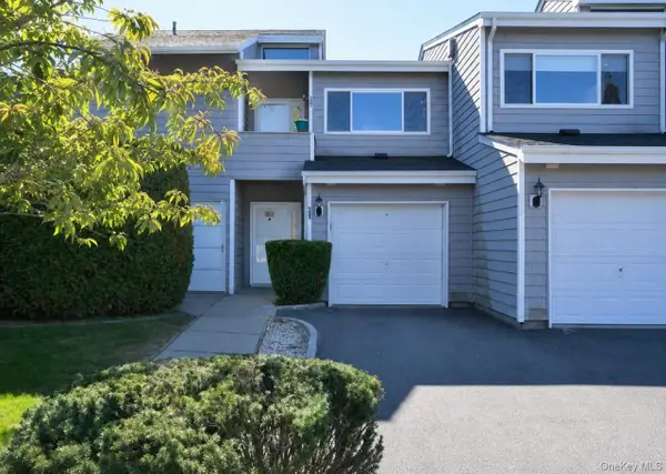31 Vista Drive N, Manorville, NY 11949