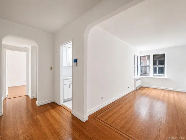 63-109 Saunders Street #A8, Rego Park, NY 11374