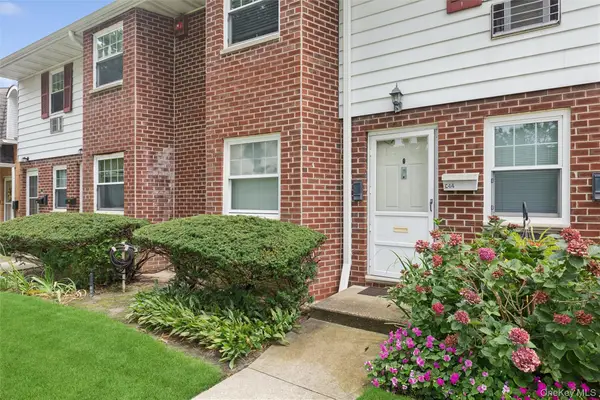10 Glen Hollow Drive #C44, Holtsville, NY 11742