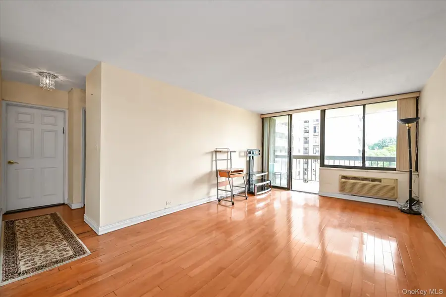 150-38 Union Turnpike #6F, Flushing, NY 11367 - #2