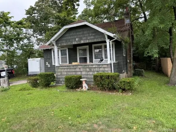 35 Hiddink Street, Sayville, NY 11782