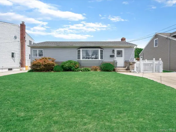 208 N 3rd Street, Bethpage, NY 11714