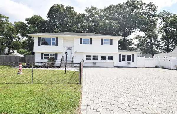 226 14th Avenue, West Babylon, NY 11704