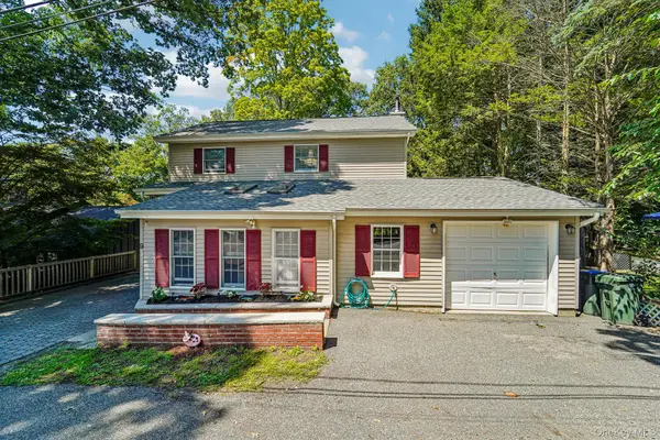 9 Morgans Way, Greenwood Lake, NY 10925